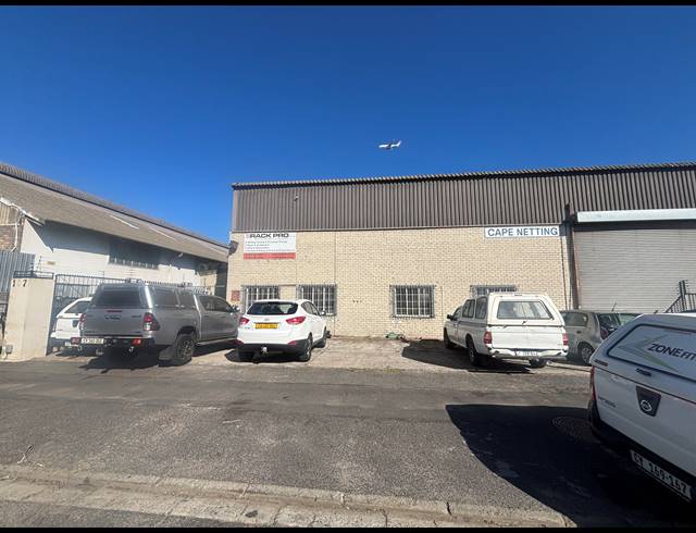 528M² WAREHOUSE TO LET IN PAROW INDUSTRIAL
